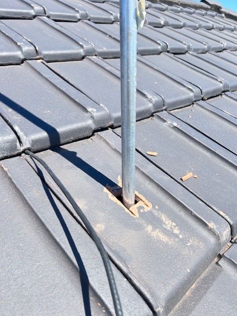 Antenna installation with cut tile mount