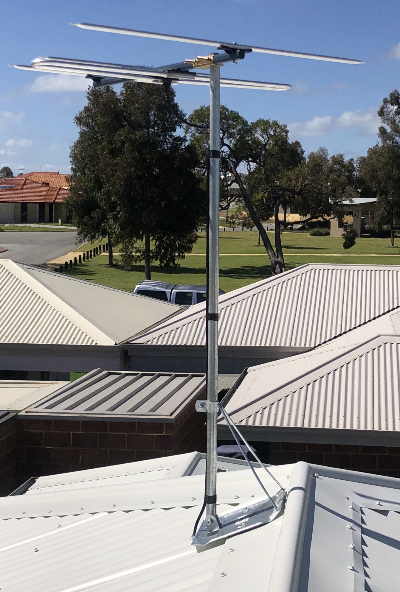 TV antenna on tin roof installation